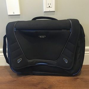 Solo laptop bag